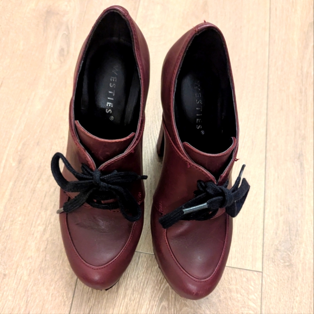 Westies booties size 6 burgundy